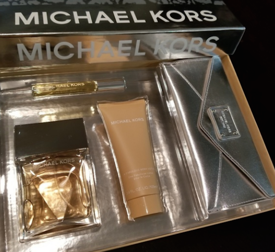 Michael Kors Gorgeous Holiday 4-Piece Set: 3.4 oz EDP Spray, .34 oz EDP Rollerball, 3.4 oz Body Lotion, Cosmetic Case